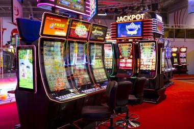 gta138 Auto Roulette lobby showing multiple tables with different bet limits and live dealer names
